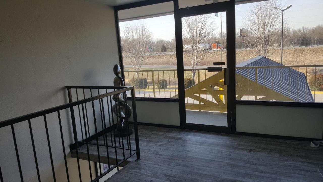 Econo Lodge Oak Grove-Blue Springs Екстер'єр фото