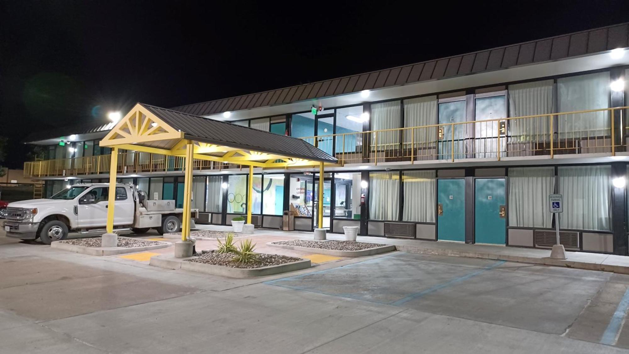 Econo Lodge Oak Grove-Blue Springs Екстер'єр фото