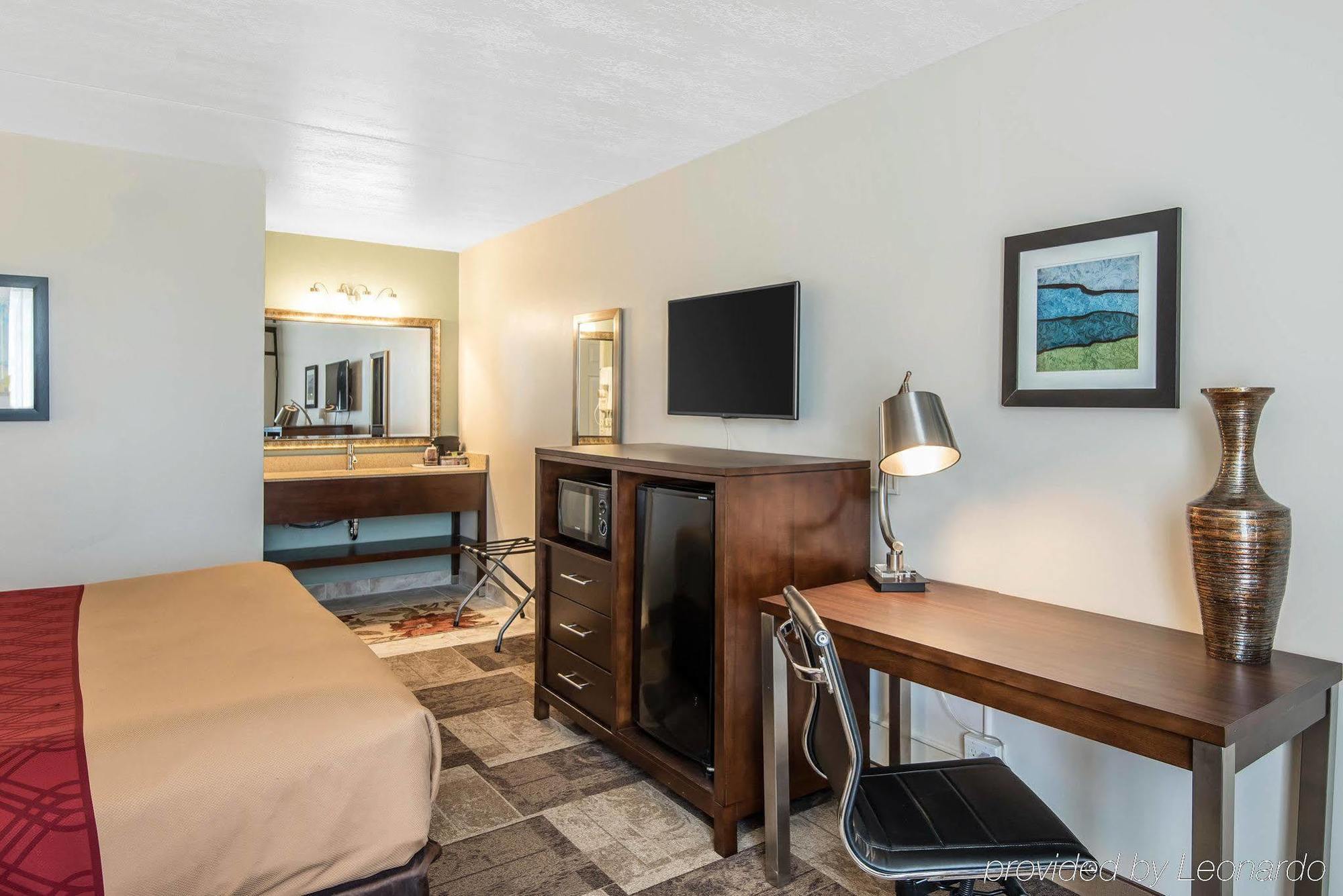 Econo Lodge Oak Grove-Blue Springs Екстер'єр фото